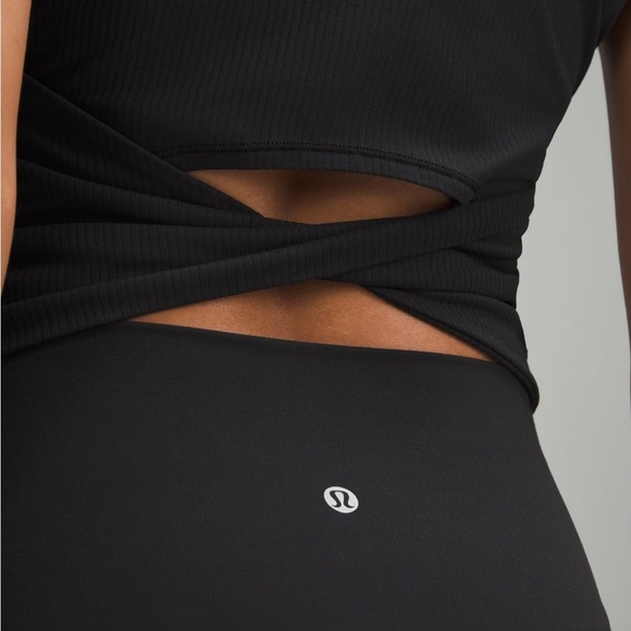 Lululemon All It Takes Back-Twist Rib Short Sleeve BLK 6 Ribbed Women's Top - Picture 3 of 4